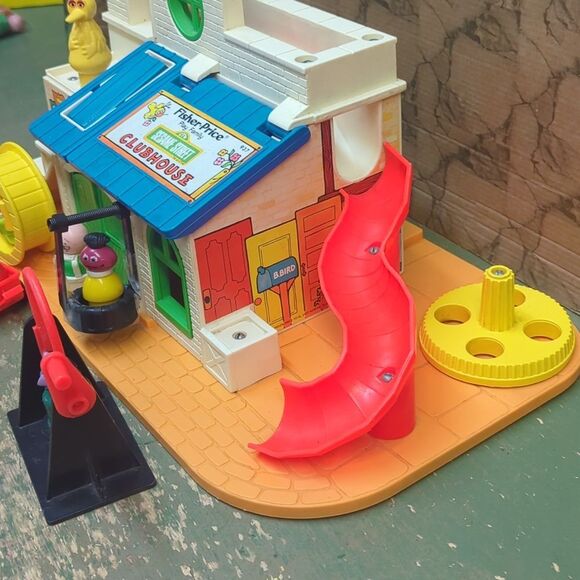 #11 Sesame Street Clubhouse #937, slide & figures, little people Fisher Price - Picture 6 of 16